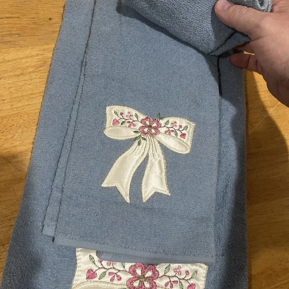 Vtg 3 Pc Cannon Blue Ribbon Floral Embroidered Bathroom Towel Set Bath/Hand/Wash